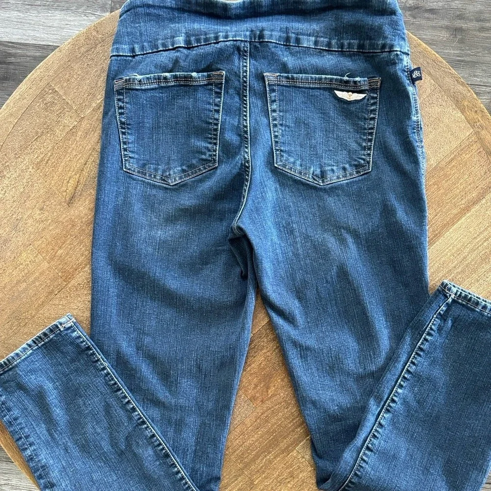 Rock & Republic Pull On Jeans Women 10M Blue Fever Slimming Straight